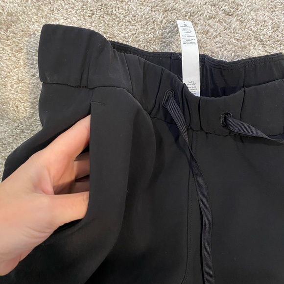 Lululemon Athletica Black on the fly woven Pants - Picture 4 of 11